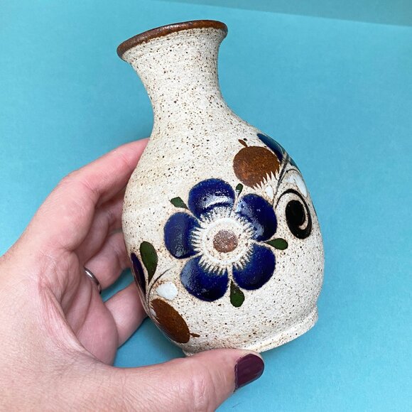 Sweet Little Vintage Mexican Tonala Pottery Vase with Cobalt Blue Flower - Picture 7 of 7